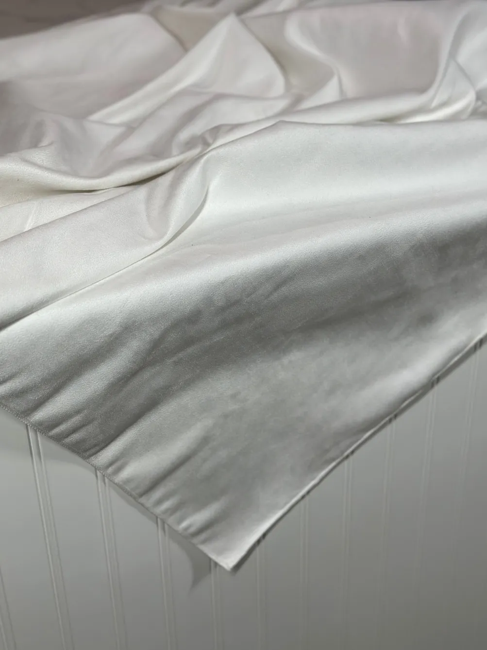 Microfiber Suede Table Linen in White