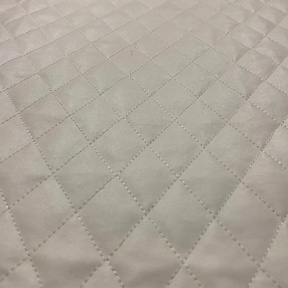 Murano Quilt Table Linen in Champagne