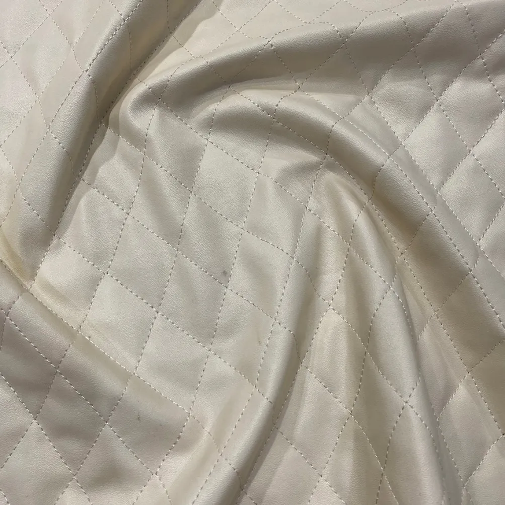 Murano Quilt Table Linen in Champagne