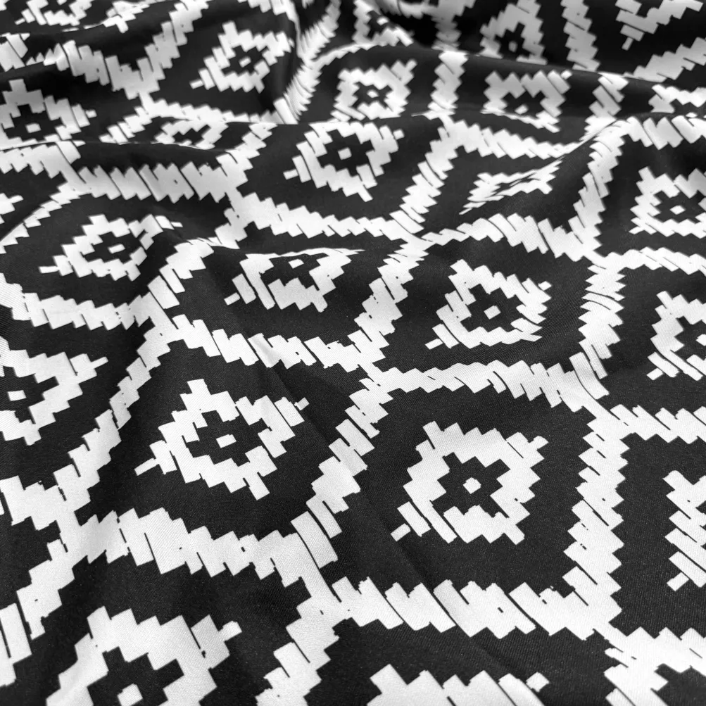 Onyx (Poly Print) Table Linen in Black / White