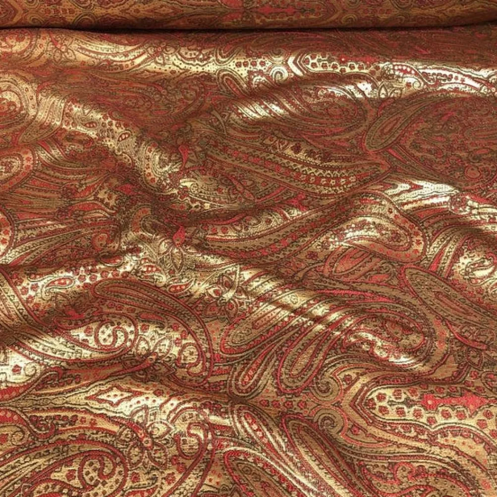 Paisley Jacquard Table Linen in Red and Gold
