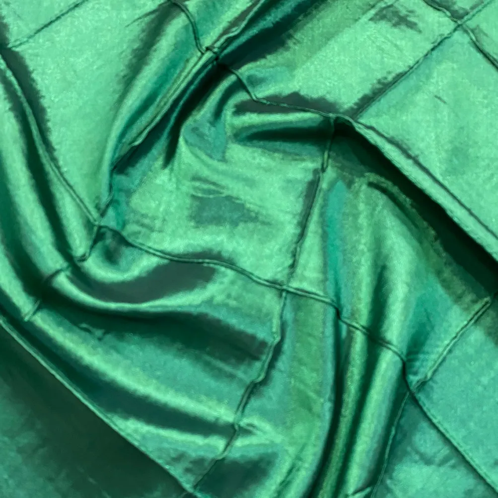 4" Pintuck Taffeta Table Linen in Hunter Green