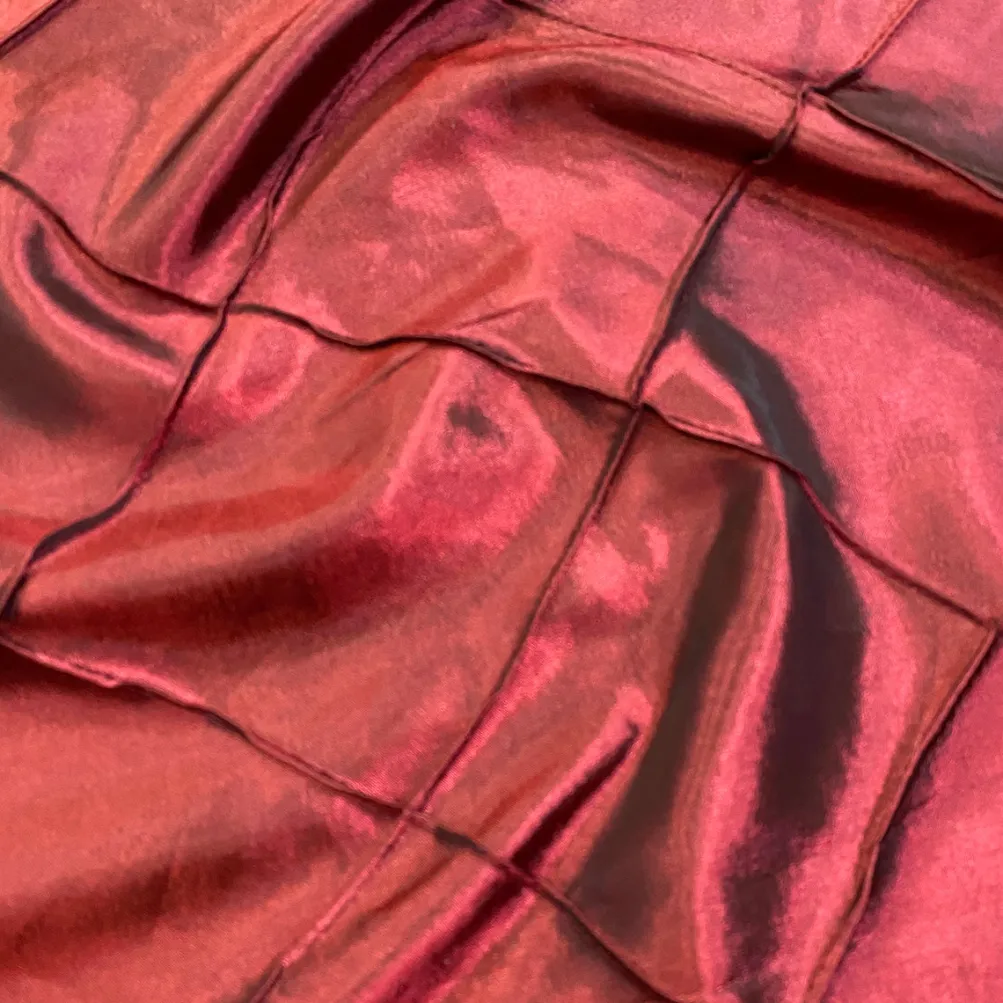 4" Pintuck Taffeta Table Runner in Wine 001