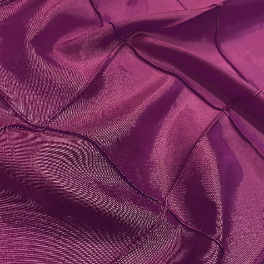 4" Pintuck Taffeta Table Runner in Sangria 046