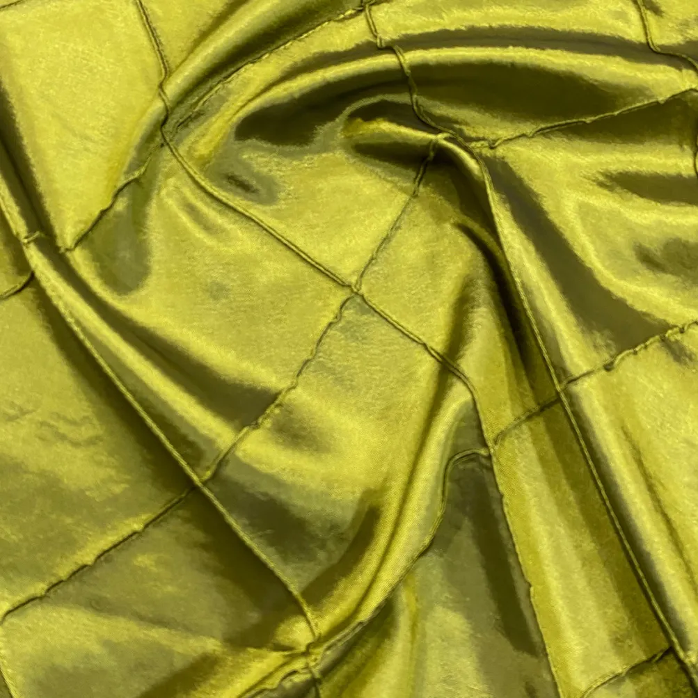 4" Pintuck Taffeta Table Runner in Lime 102