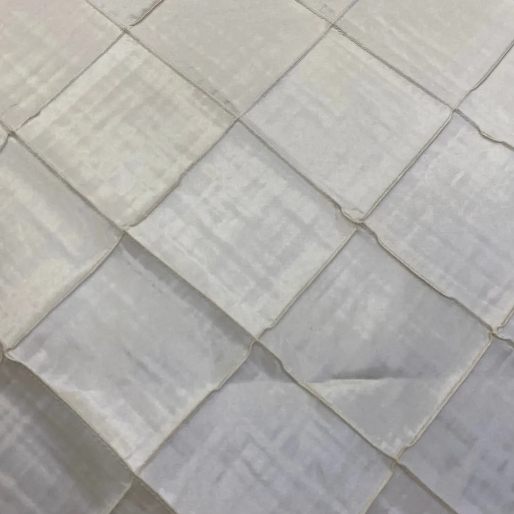 4" Pintuck Taffeta Table Runner in Ivory