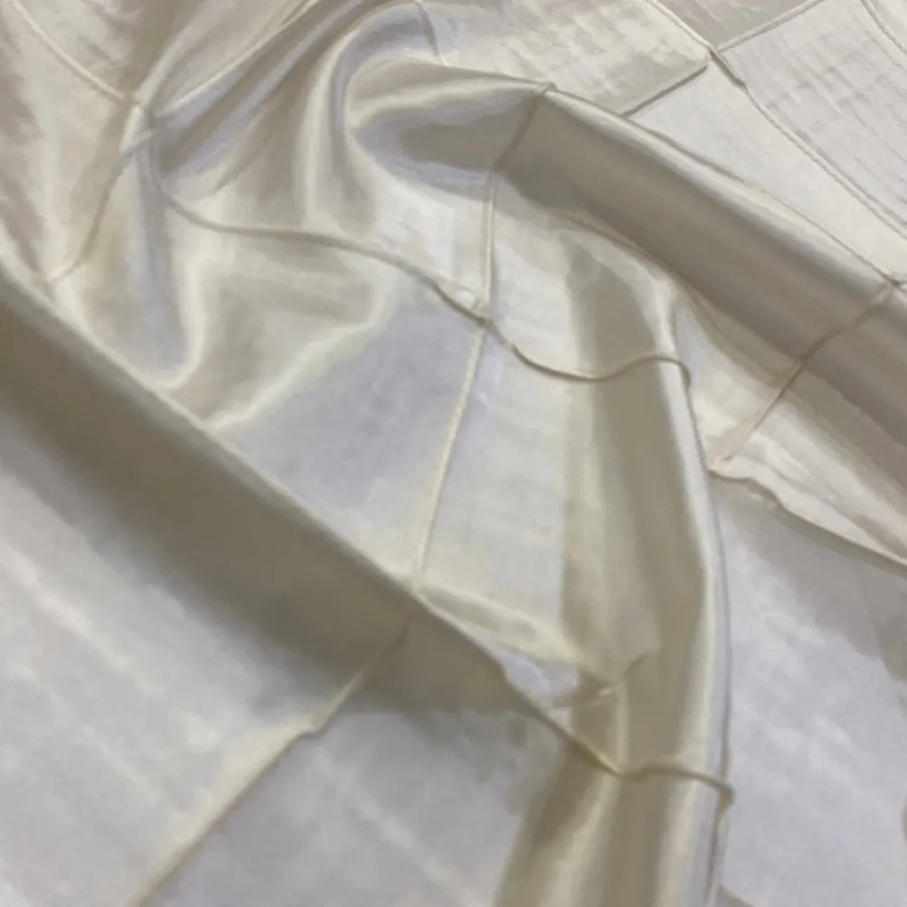 4" Pintuck Taffeta Table Runner in Ivory