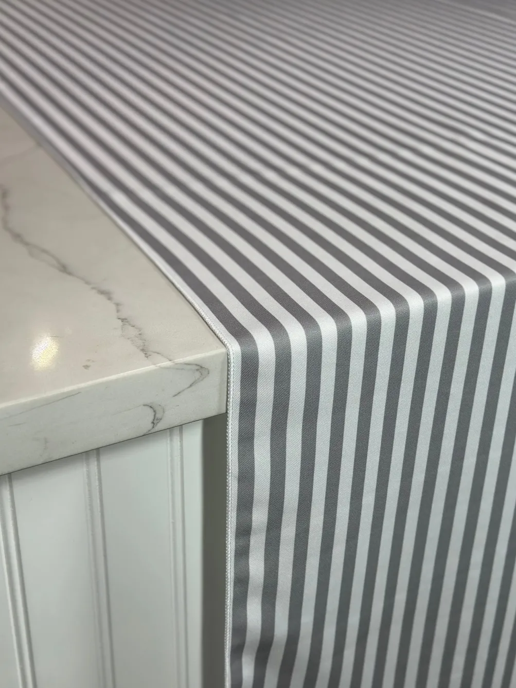 Seersucker (Poly Print) Table Linen in Silver