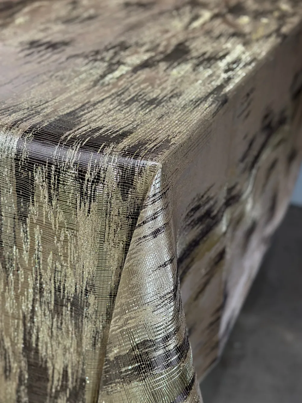 Static Jacquard Table Linen in Gold and Brown