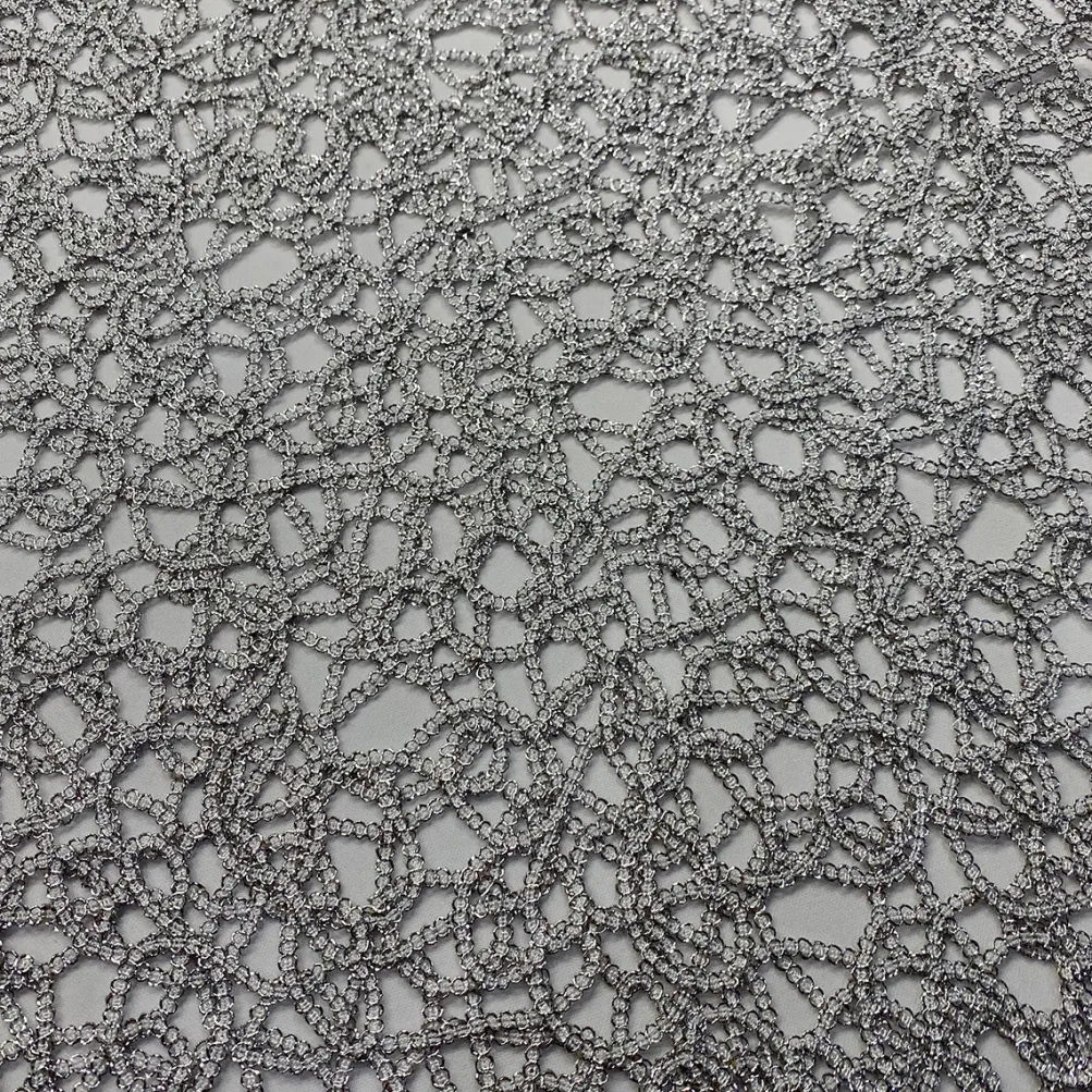 Swirl Chain Lace Table Runner in Silver