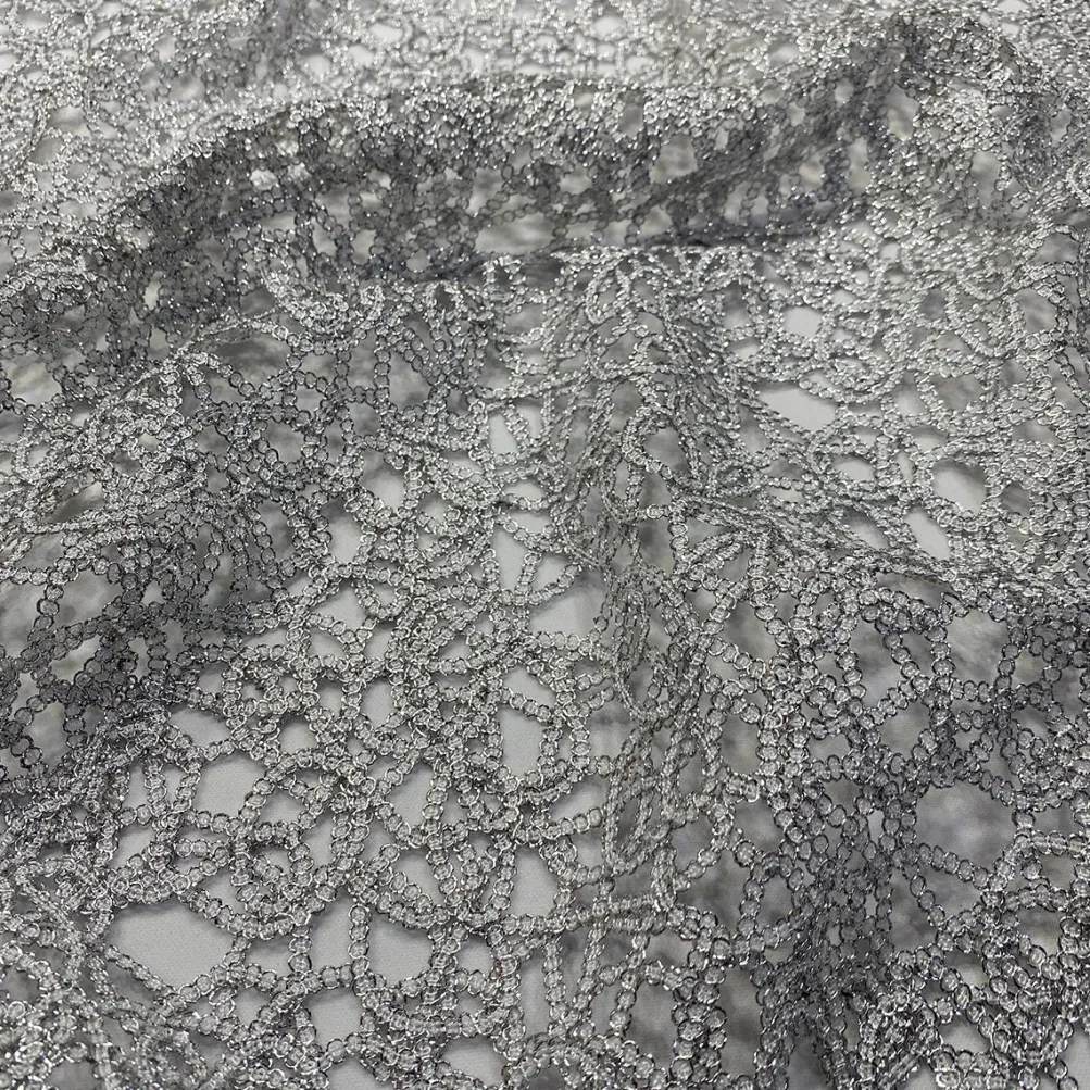 Swirl Chain Lace Table Runner in Silver