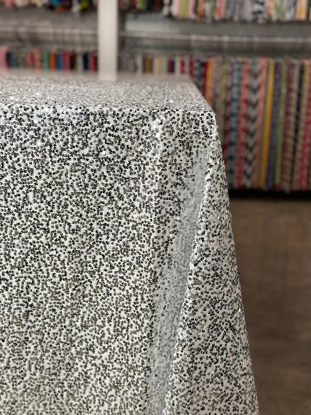 Taffeta Sequins Table Linen in Silver and White