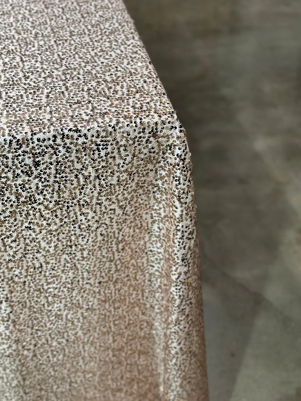 Taffeta Sequins Table Linen in Blush Shiny