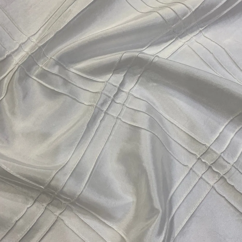Triple Pleat Pintuck Table Linen in White
