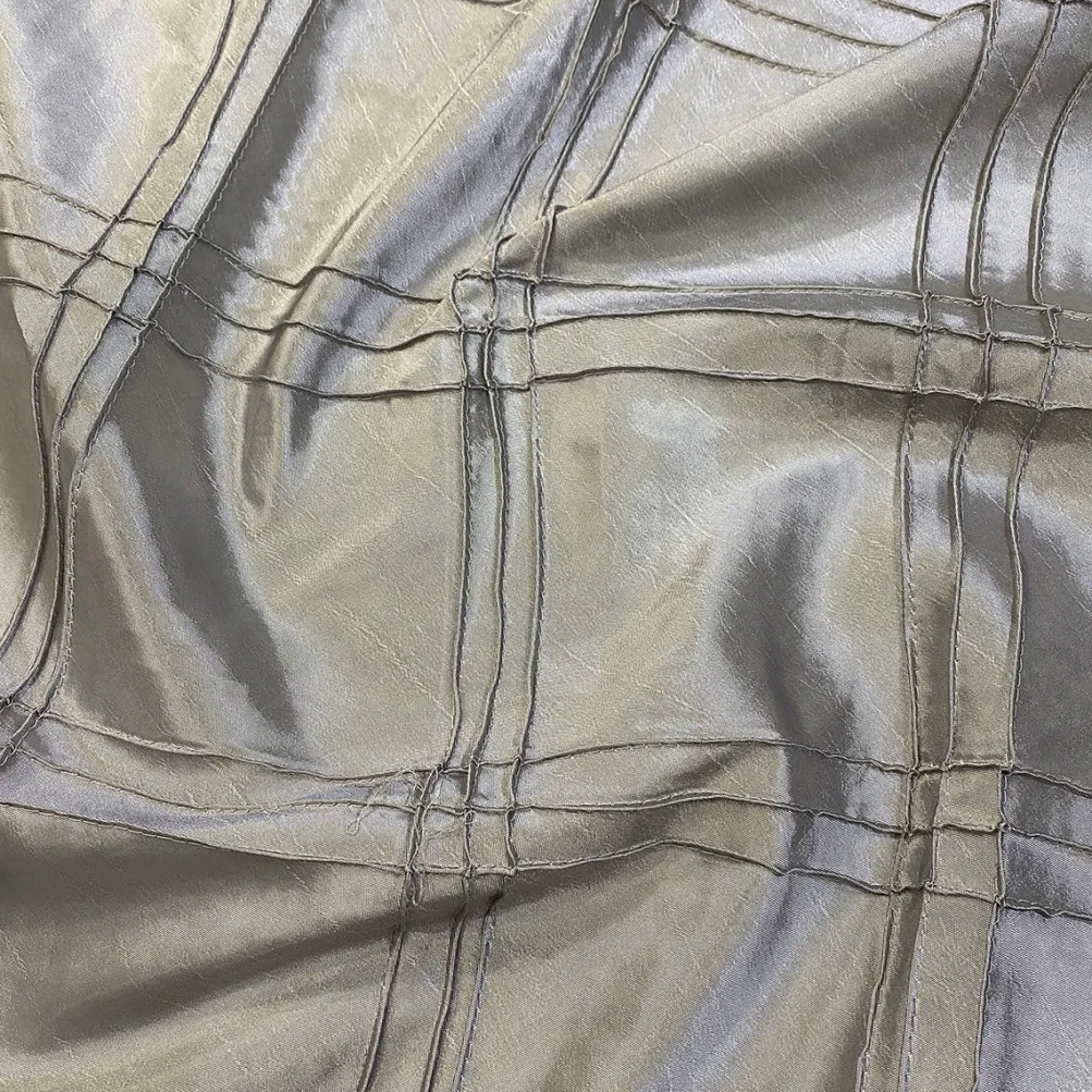 Triple Pleat Pintuck Table Runner in Silver