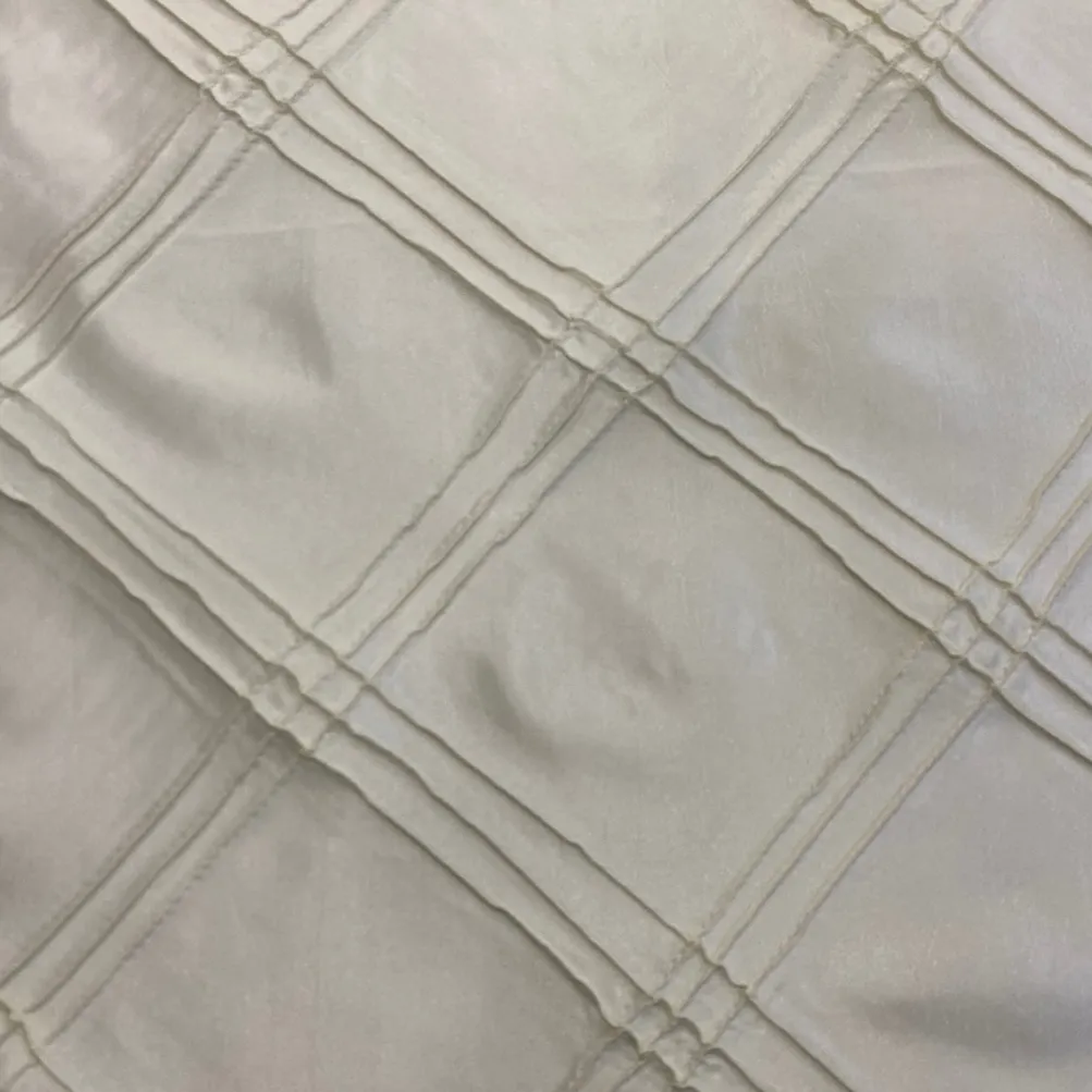 Triple Pleat Pintuck Table Runner in Ivory