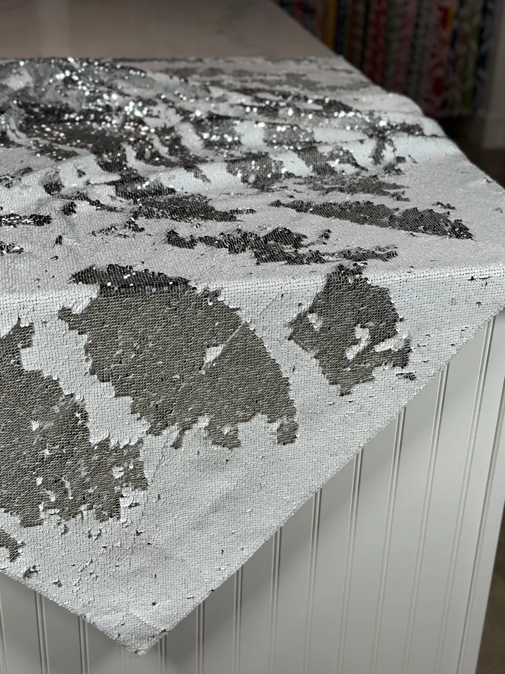 Two-Tone Sequins Table Linen in Silver and White
