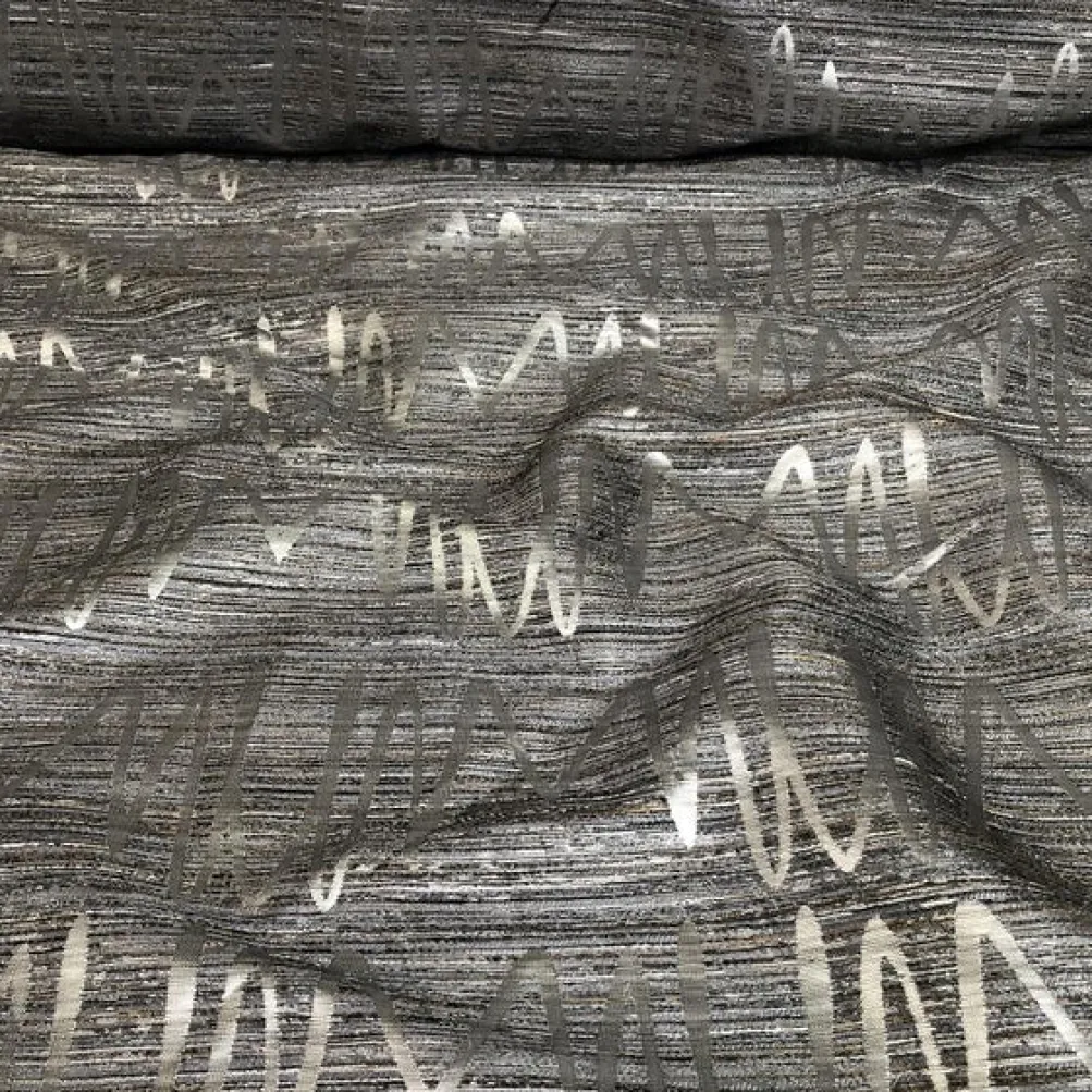 Zion Jacquard Table Linen in Silver